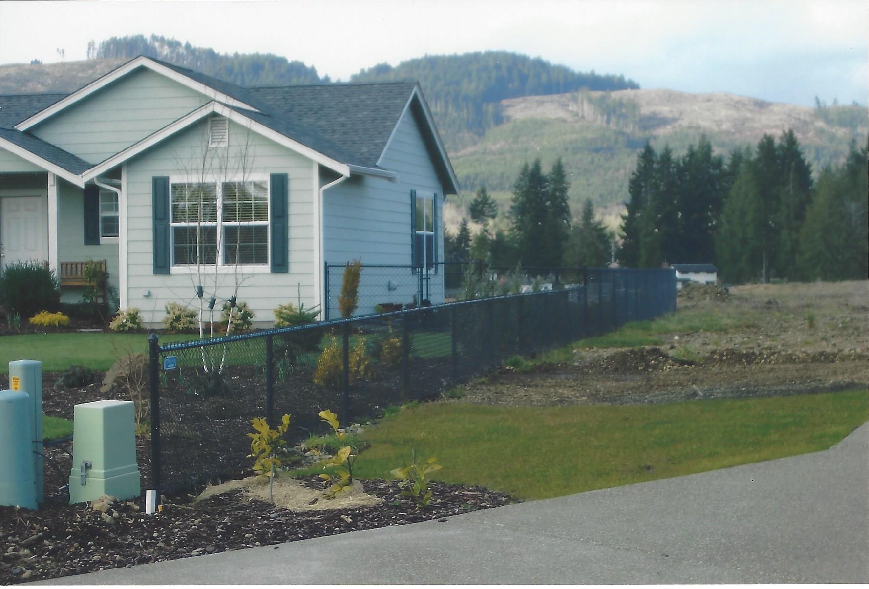 Fence replacement service