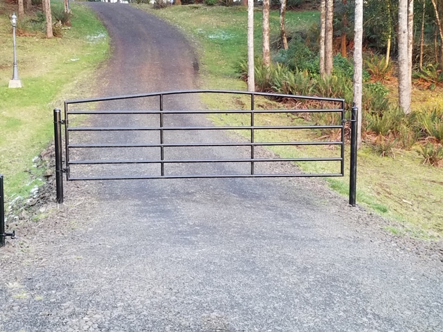 Privacy fencing and gate project